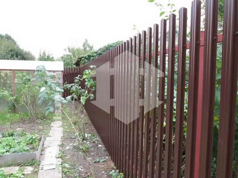 Забор из металлического штакетника 97 метров