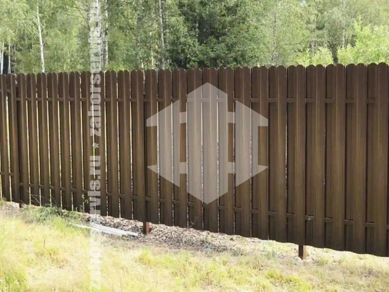 Заборы из металлического штакетника шахматка 43 метра