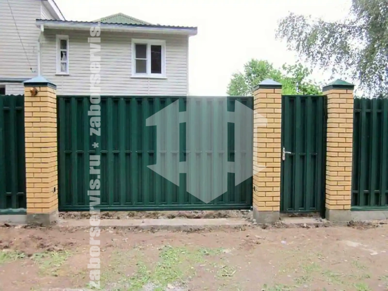 Заборы из металлического штакетника шахматка 74 метра