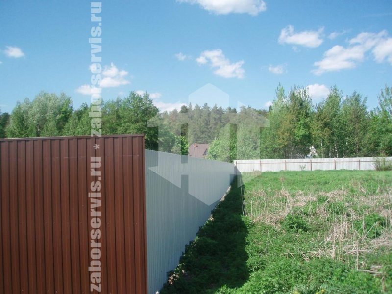 Забор из профнастила с утрамбовкой щебнем 26 метров