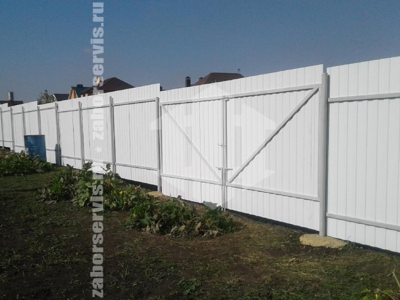 Забор из профнастила с бетонированием столбов 85 метров