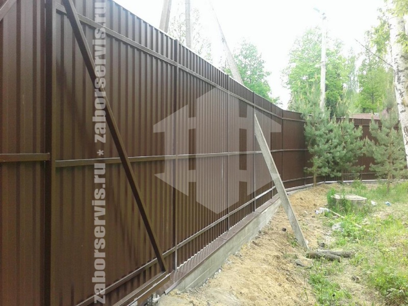 Забор из профнастила на ленточном фундаменте 108 метров