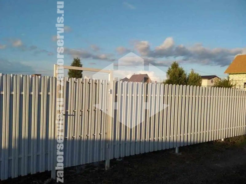 Забор из металлического штакетника оцинкованный 75 метров