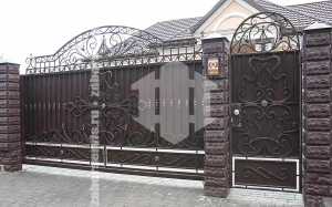 Кованый забор с откатными воротами 46 метров