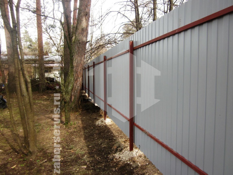 Забор из профнастила с утрамбовкой щебнем 14 соток