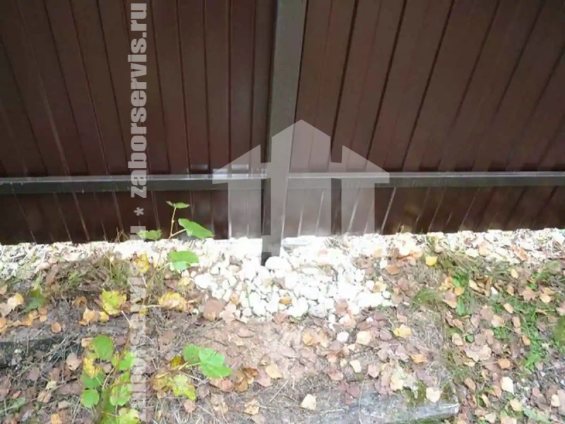 Забор из профнастила 83 метра коричневый