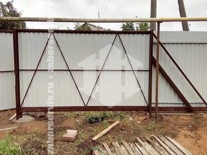 Забор из профнастила коричневый 70 метров