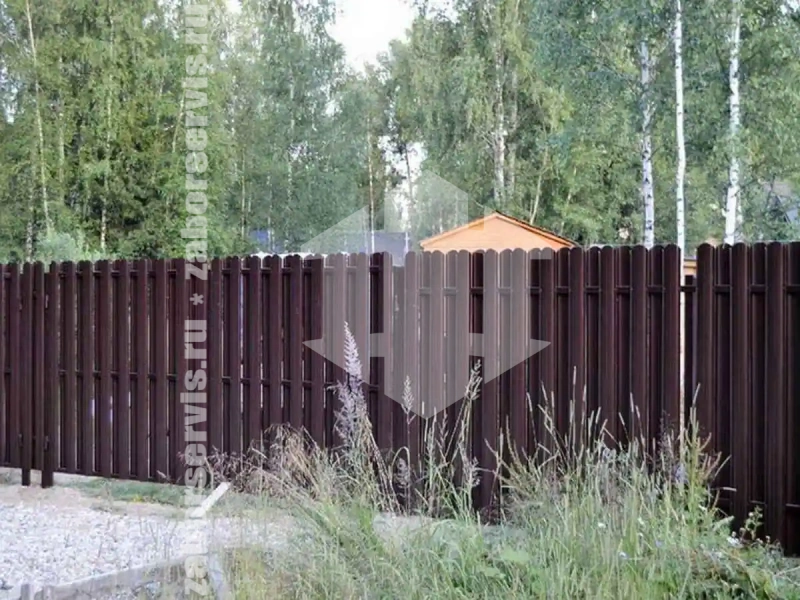 Заборы из металлического штакетника шахматка 43 метра