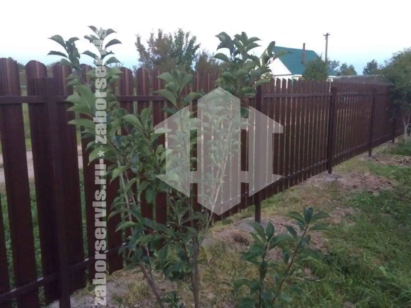 Забор из металлического штакетника 65 метров