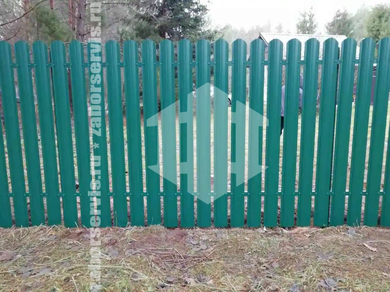 Забор из металлического штакетника зеленый 65 метров