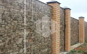 Забор из профнастила под камень