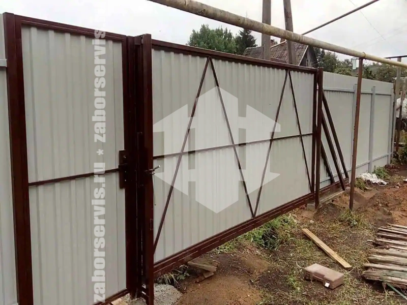 Забор из профнастила коричневый 70 метров