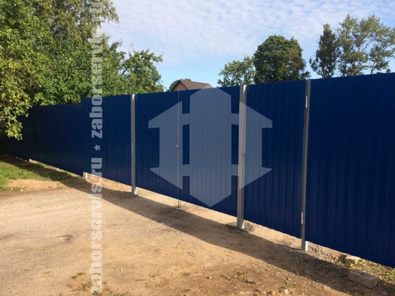 Забор из профнастила с утрамбовкой щебнем 65 метров